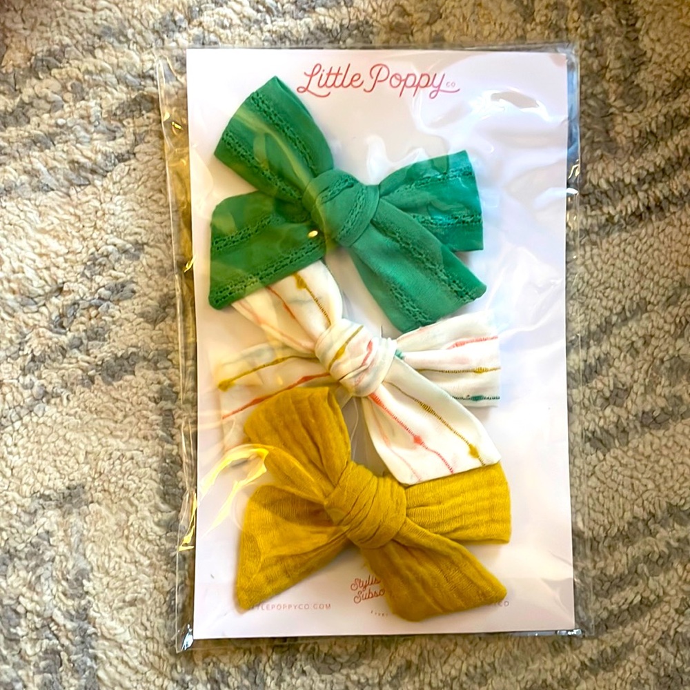 Little Poppy Co bows (March)